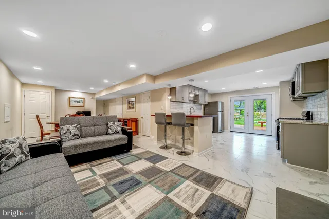 $2,400 | 6042 Munson Hill Road, Falls Church, VA 22044