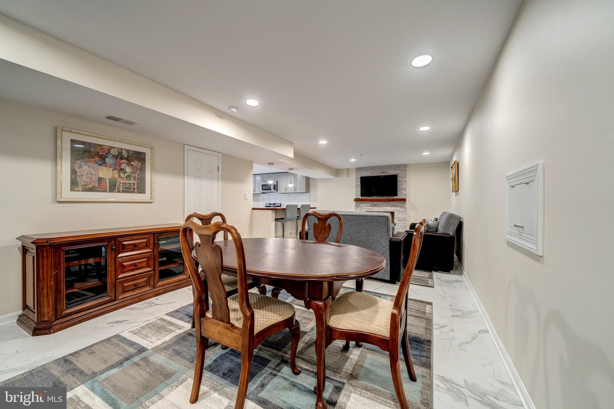 6042 Munson Hill Road Falls Church, VA 22044 - Photo 18 of 30 a dining room with furniture and window