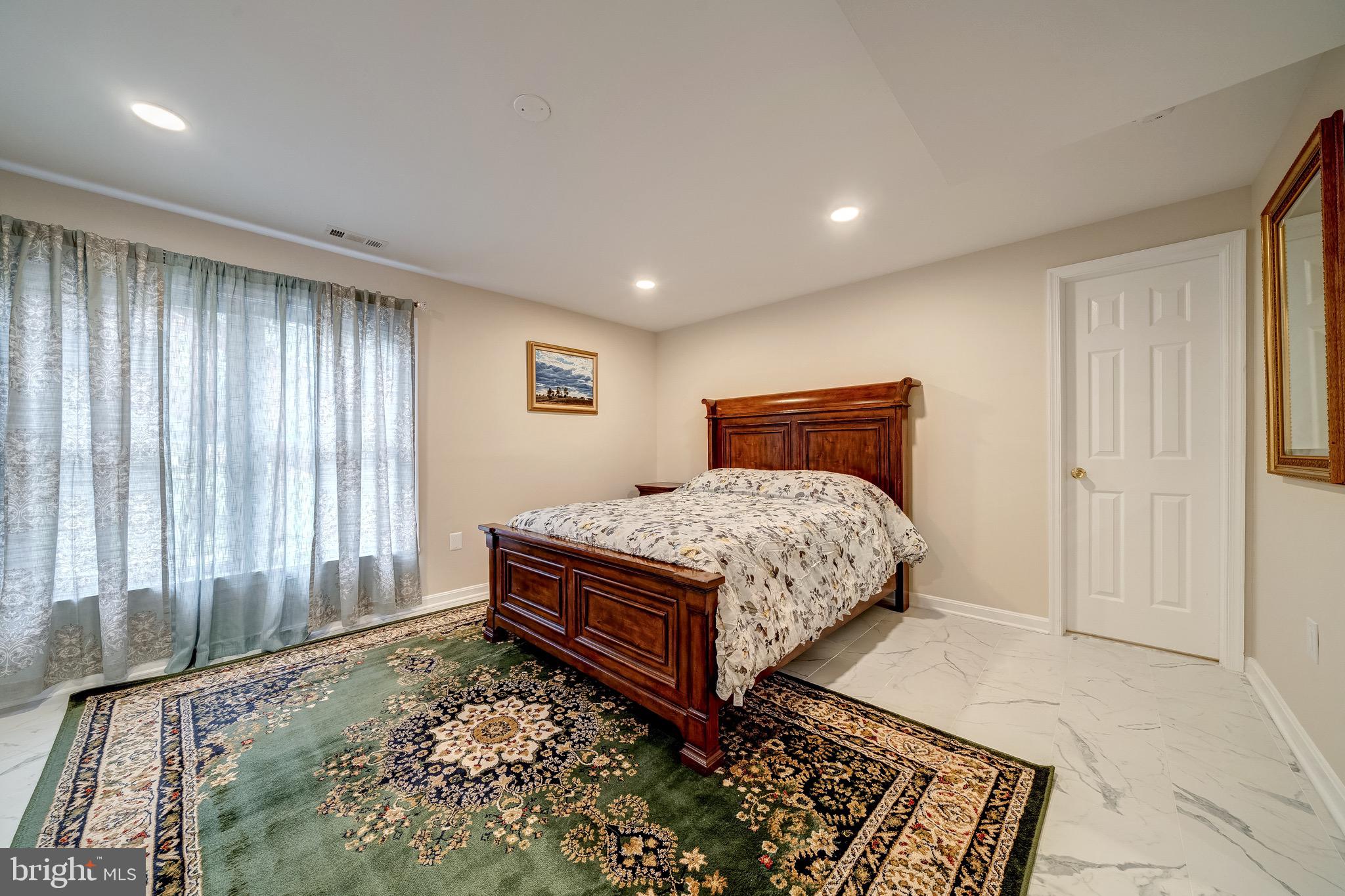 6042 Munson Hill Road Falls Church, VA 22044 - Photo 20 of 30 a bedroom with a large bed and a window