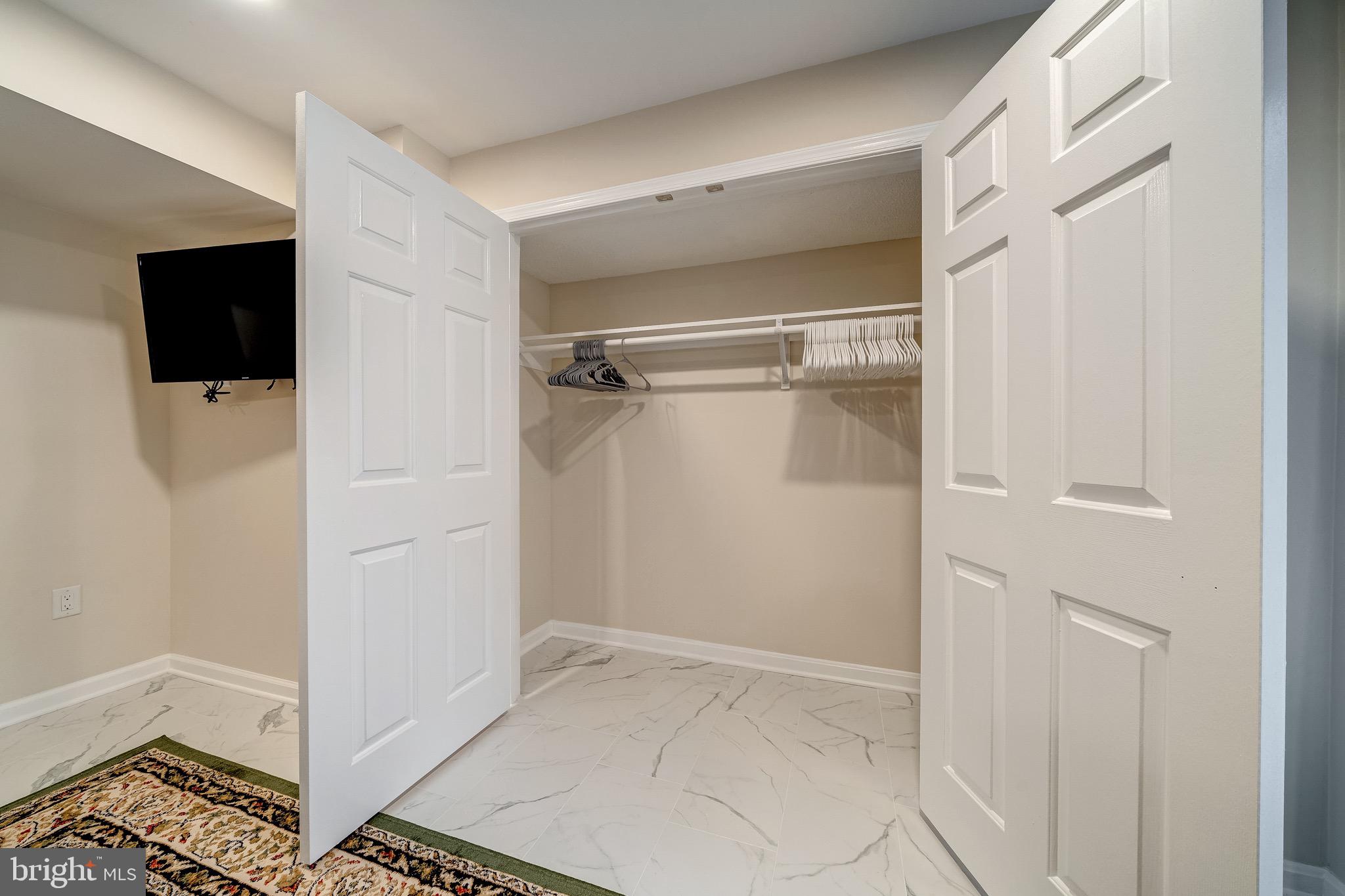 6042 Munson Hill Road Falls Church, VA 22044 - Photo 23 of 30 a view of an empty room