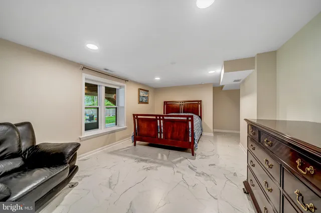 $2,400 | 6042 Munson Hill Road, Falls Church, VA 22044