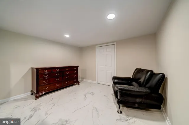 $2,400 | 6042 Munson Hill Road, Falls Church, VA 22044