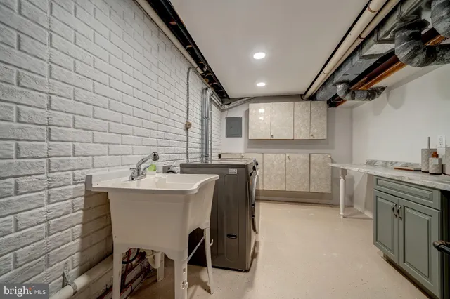 $2,400 | 6042 Munson Hill Road, Falls Church, VA 22044