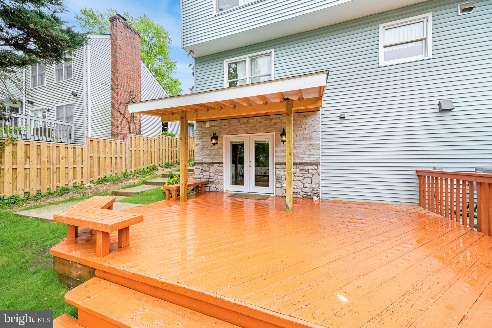 6042 Munson Hill Road Falls Church, VA 22044 - Photo 5 of 30 a view of a house with pool and a yard