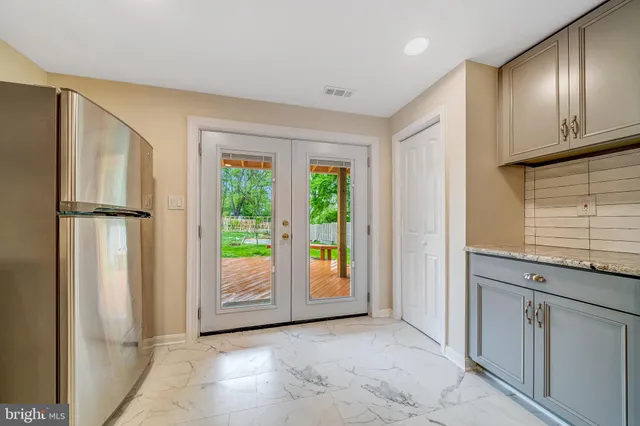 $2,400 | 6042 Munson Hill Road, Falls Church, VA 22044