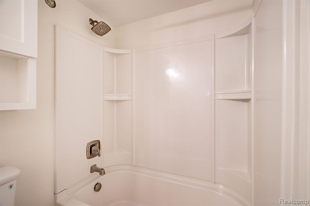 1697 Riverside Drive, Unit 13 Rochester Hills, MI 48309 - Photo 20 of 32