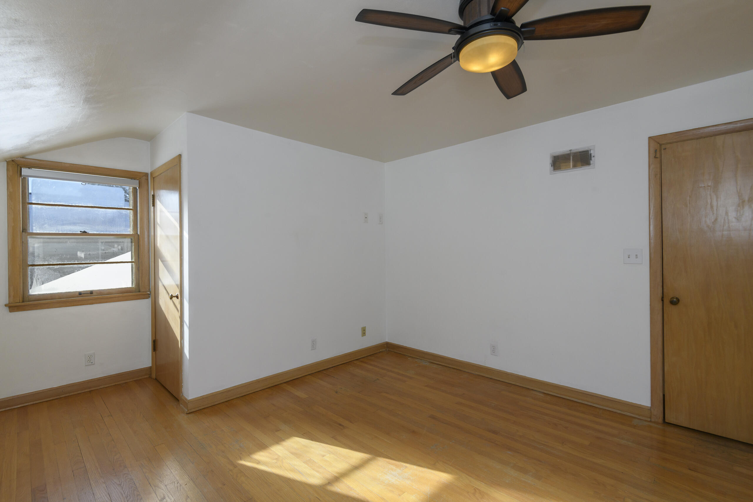 902 Lake Drive South Milwaukee, WI 53172 - Photo 31 of 53 Bedroom 2