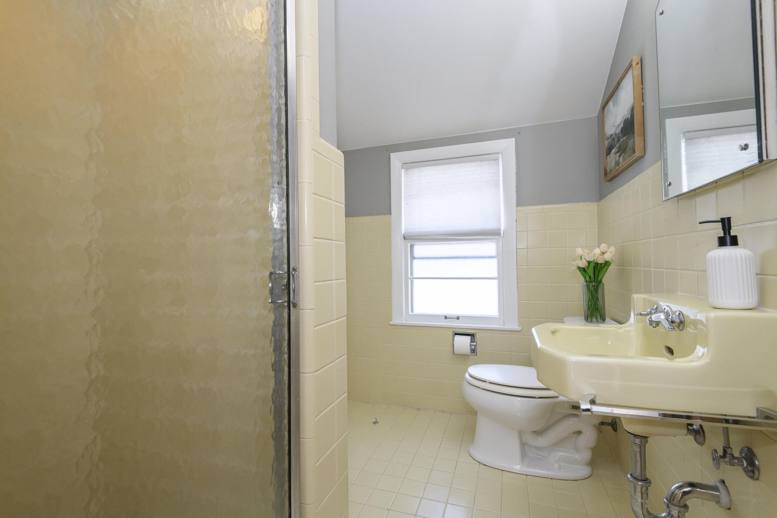 902 Lake Drive South Milwaukee, WI 53172 - Photo 34 of 53 Upper Full Bath 2