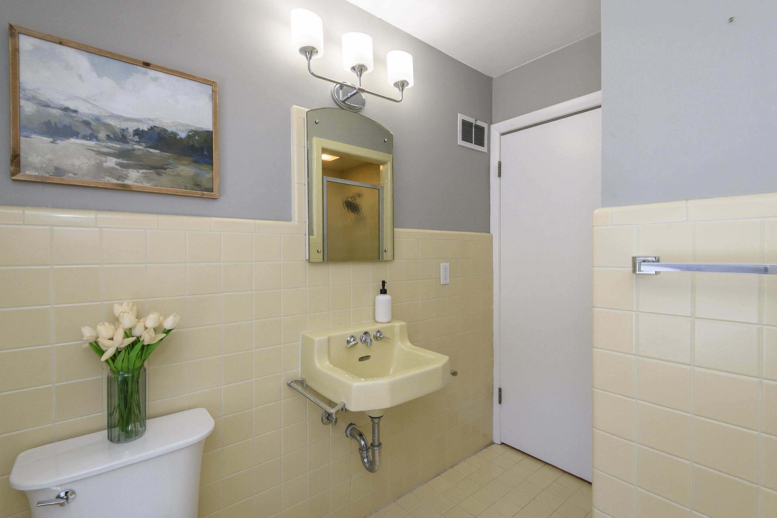 902 Lake Drive South Milwaukee, WI 53172 - Photo 35 of 53 Upper Full Bath 2