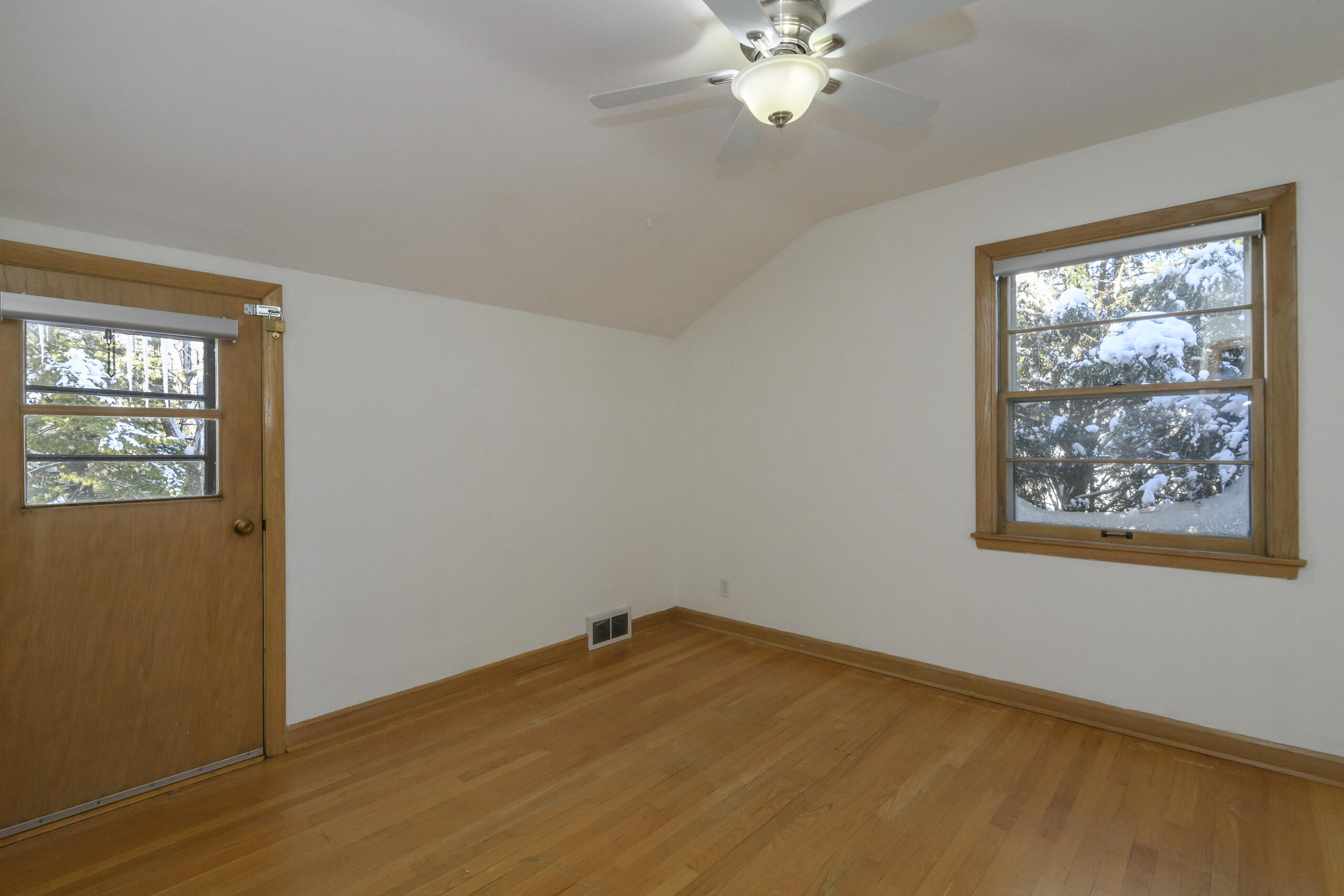 902 Lake Drive South Milwaukee, WI 53172 - Photo 36 of 53 Bedroom 4