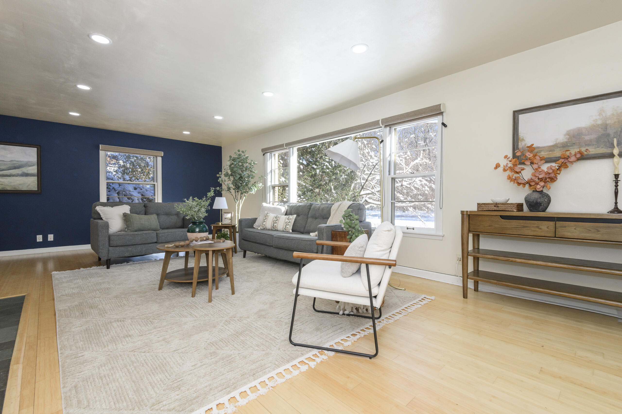 902 Lake Drive South Milwaukee, WI 53172 - Photo 6 of 53 Living Room