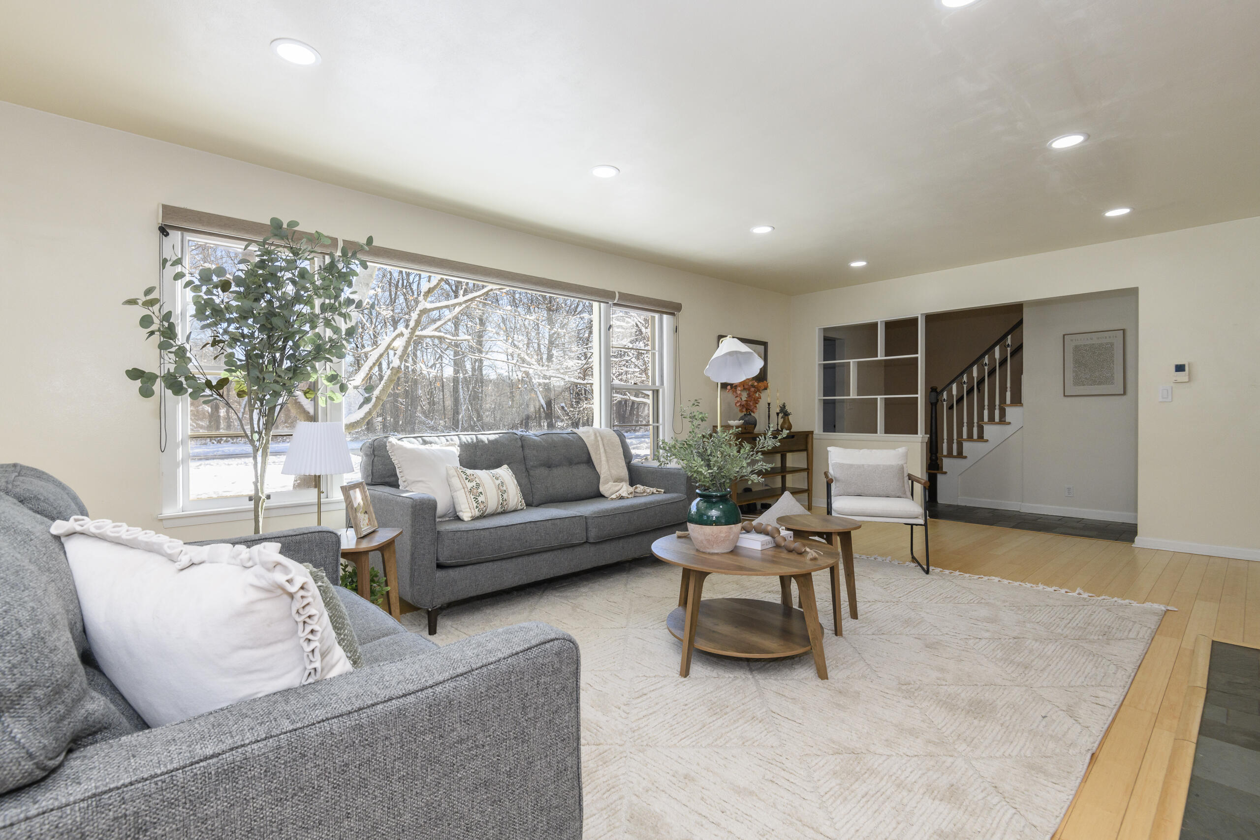 902 Lake Drive South Milwaukee, WI 53172 - Photo 8 of 53 Living Room