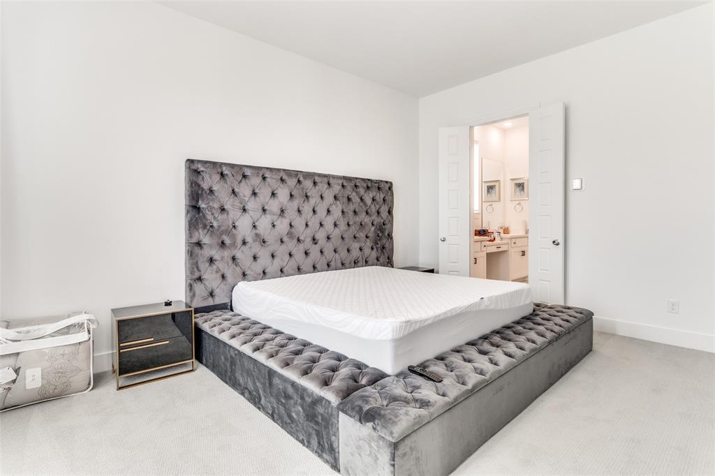 503 North Eagle Pt Road Van Alstyne, TX 75495 - Photo 20 of 25 Bedroom with carpet floors and ensuite bathroom