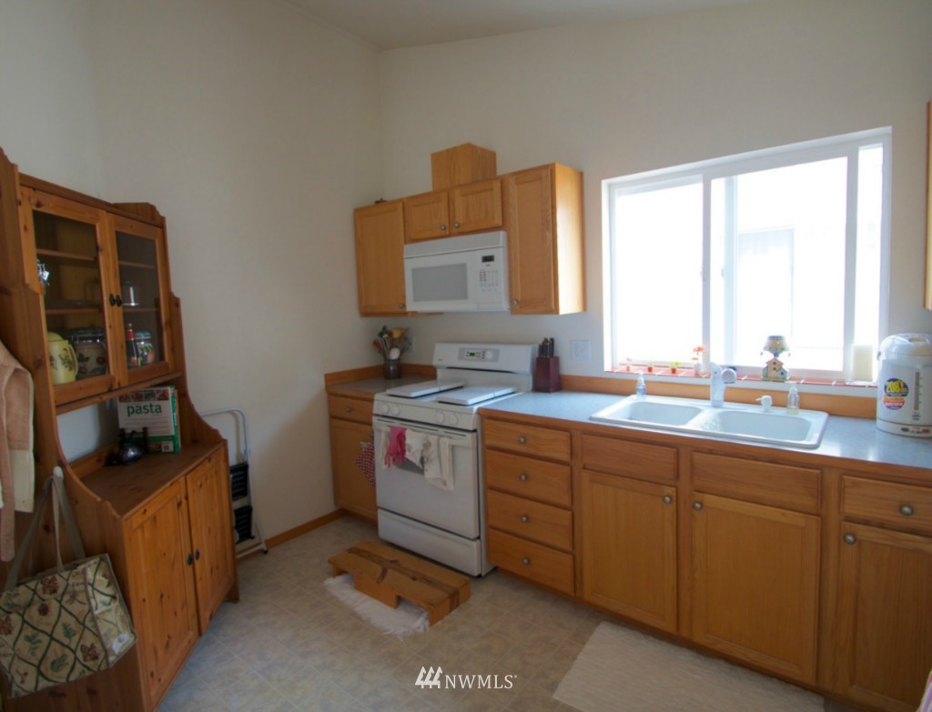 8305 233rd Street Southwest Edmonds, WA 98026 - Photo 7 of 11