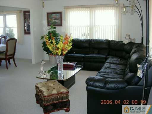24 Sinclair Road Edison, NJ 08820 - Photo 3 of 8
