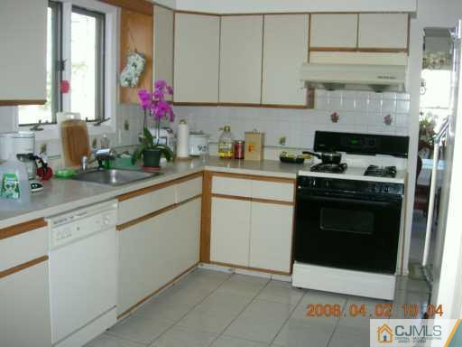 24 Sinclair Road Edison, NJ 08820 - Photo 6 of 8