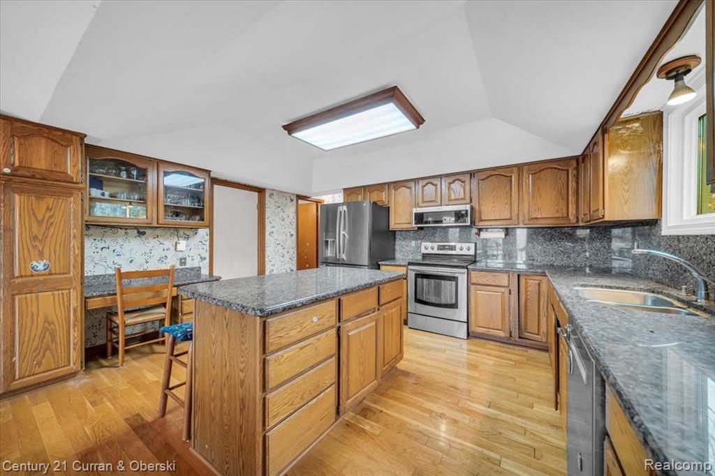1581 South Hickory Ridge Road Highland, MI 48357 - Photo 9 of 44