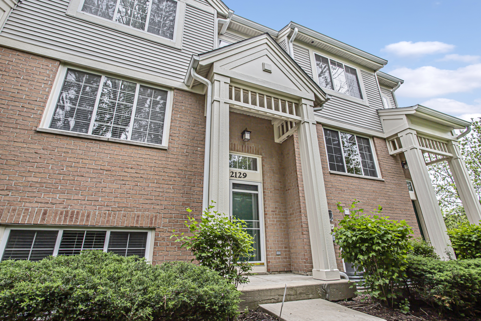 2129 West Concord Lane Addison, IL 60101 - Photo 1 of 34