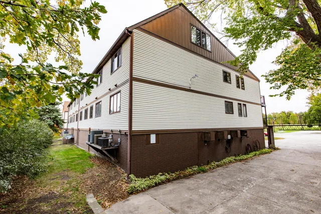 $190,000 | 730 Elm Street North, Unit B1, Fargo, ND 58102