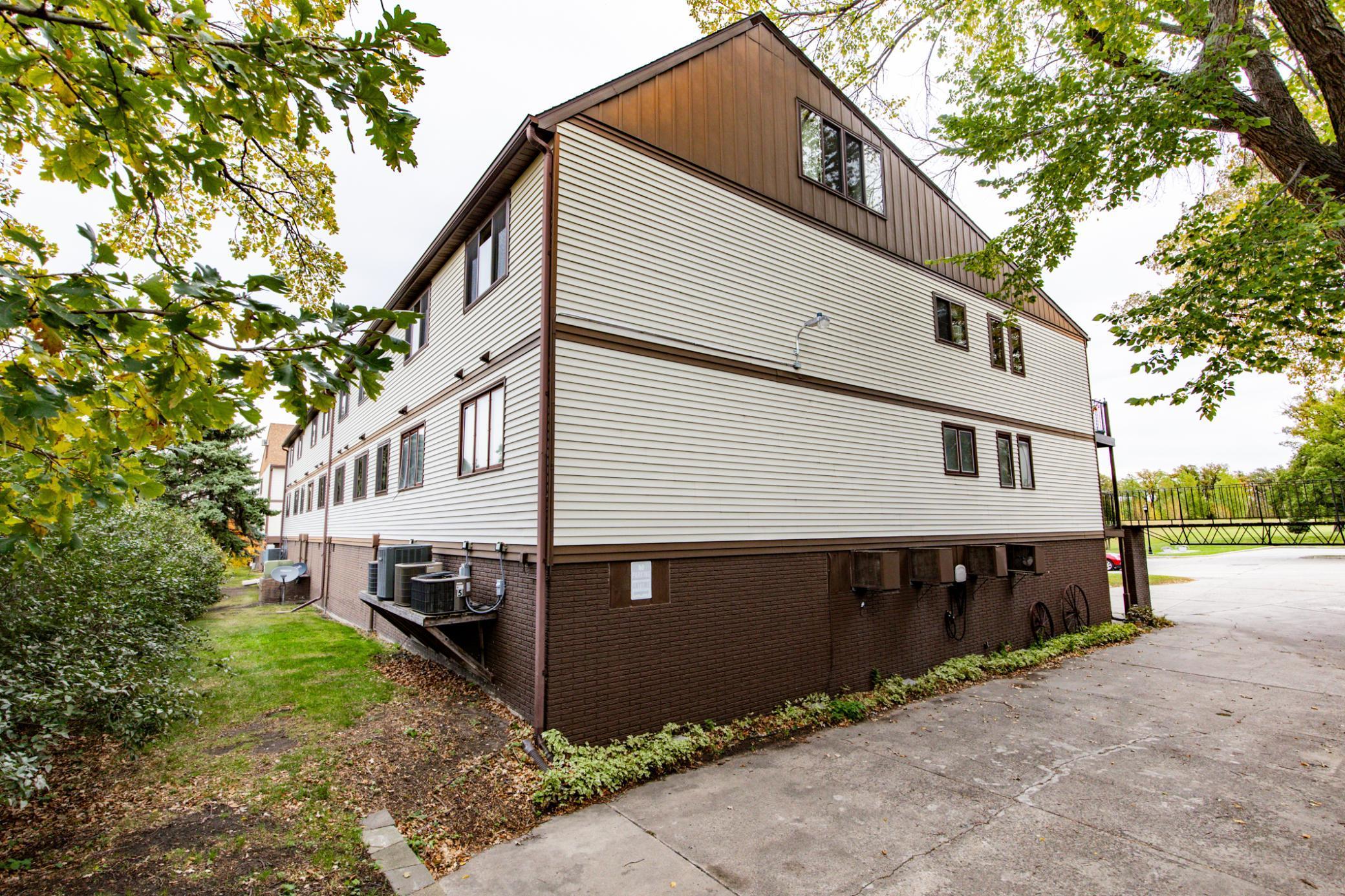 730 Elm Street North, Unit B1 Fargo, ND 58102 - Photo 47 of 51