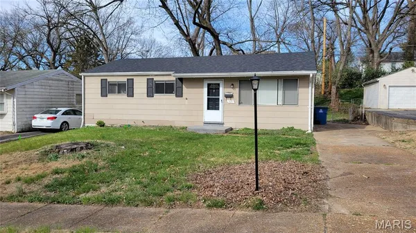 $1,500 | 227 Meadowcrest Drive, Ferguson, MO 63135