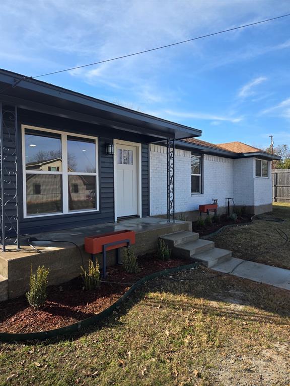 2110 North 6th Street Waco, TX 76708 - Photo 2 of 23 a front view of a house with garden