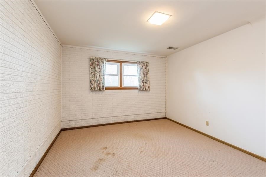 6401 Dean Road Southwest Cedar Rapids, IA 52404 - Photo 21 of 36 Gallery Image 21