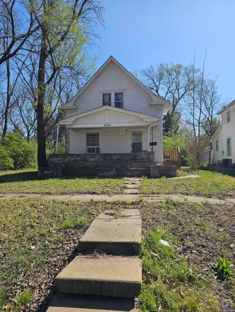$159,900 | 400 Southwest Orchard Street, Topeka, KS 66606