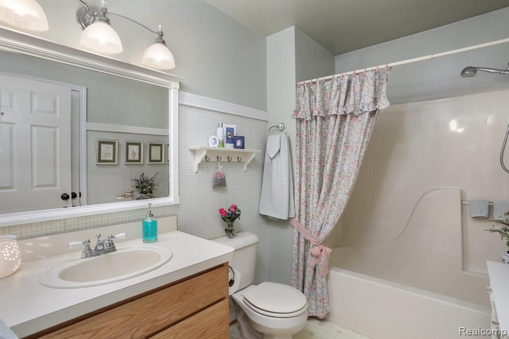 2926 Dearborn Avenue Rochester Hills, MI 48309 - Photo 15 of 29