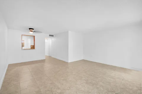 $260,000 | 1021 Mockingbird Lane, Unit 303, Plantation, FL 33324