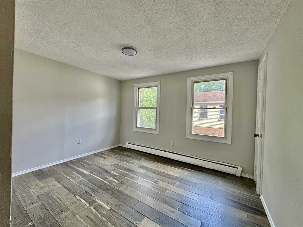 88 Washburn Street Springfield, MA 01107 - Photo 5 of 21 Gallery Image 5