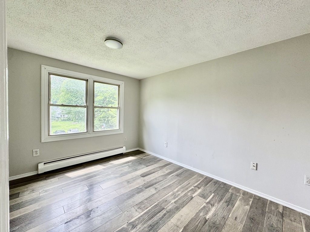 88 Washburn Street Springfield, MA 01107 - Photo 6 of 21 Gallery Image 6