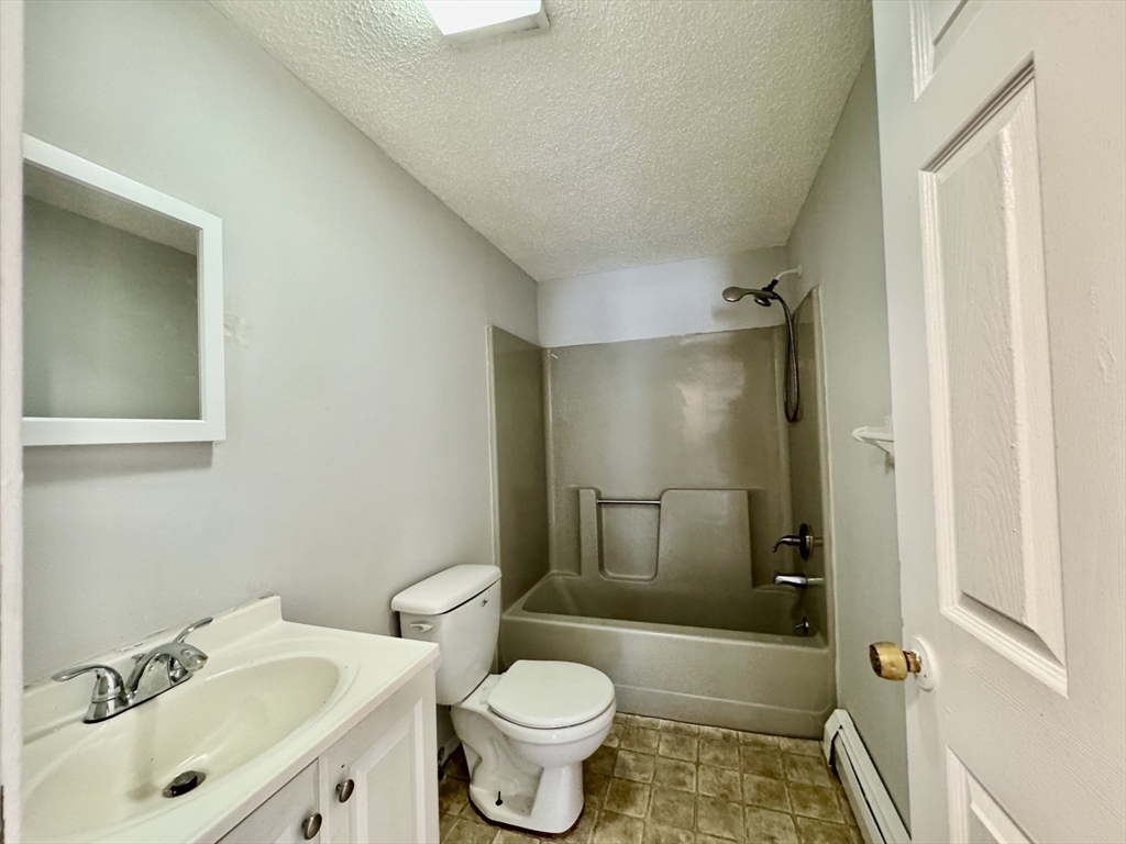 88 Washburn Street Springfield, MA 01107 - Photo 8 of 21 Gallery Image 8