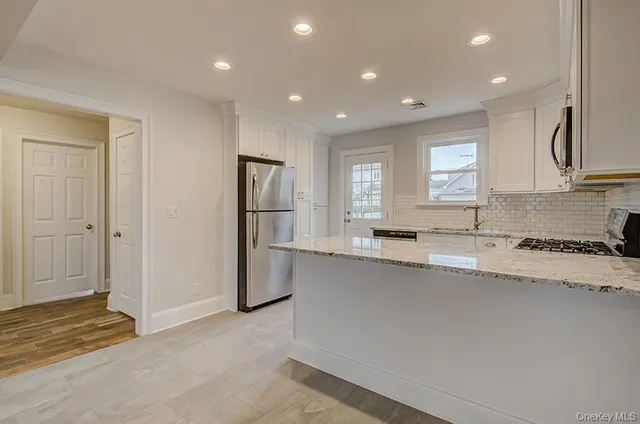 $3,500 | 22 1st Street, Unit 1, Glen Cove, NY 11542