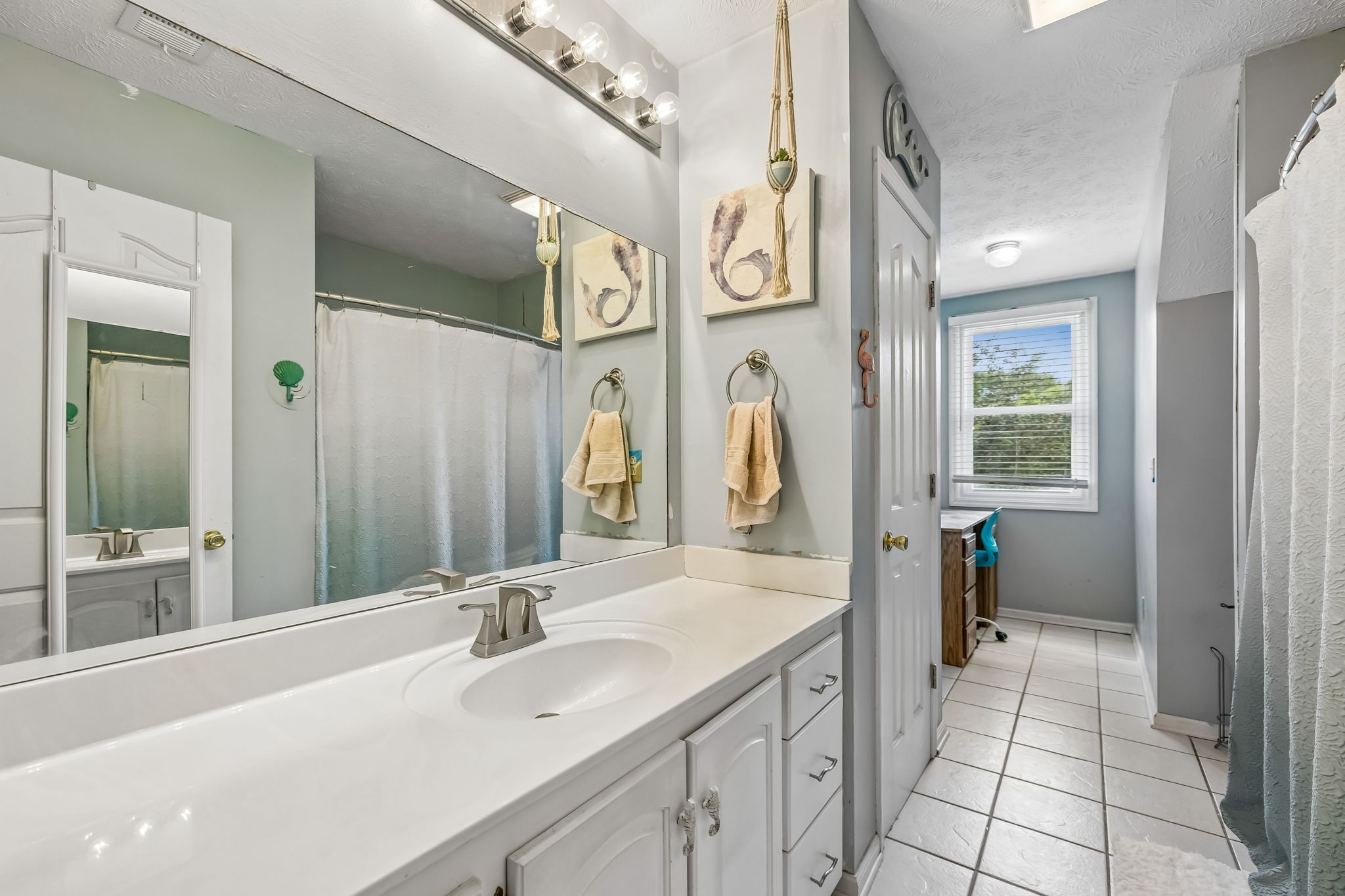 3516 Laurel Court Murfreesboro, TN 37129 - Photo 37 of 65 a spacious bathroom with a sink a mirror and a bathtub