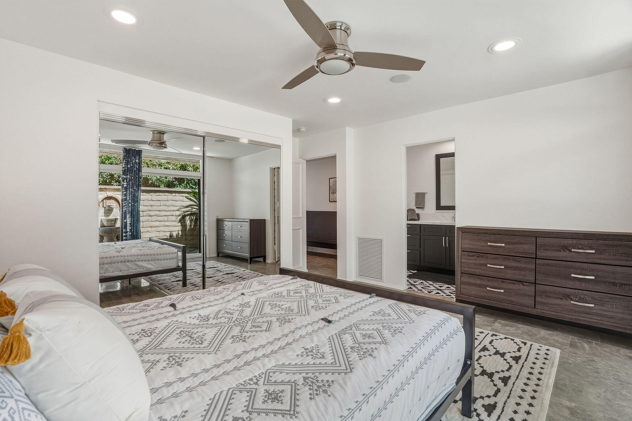 1 Temple Court Rancho Mirage, CA 92270 - Photo 41 of 50 Bedroom 3