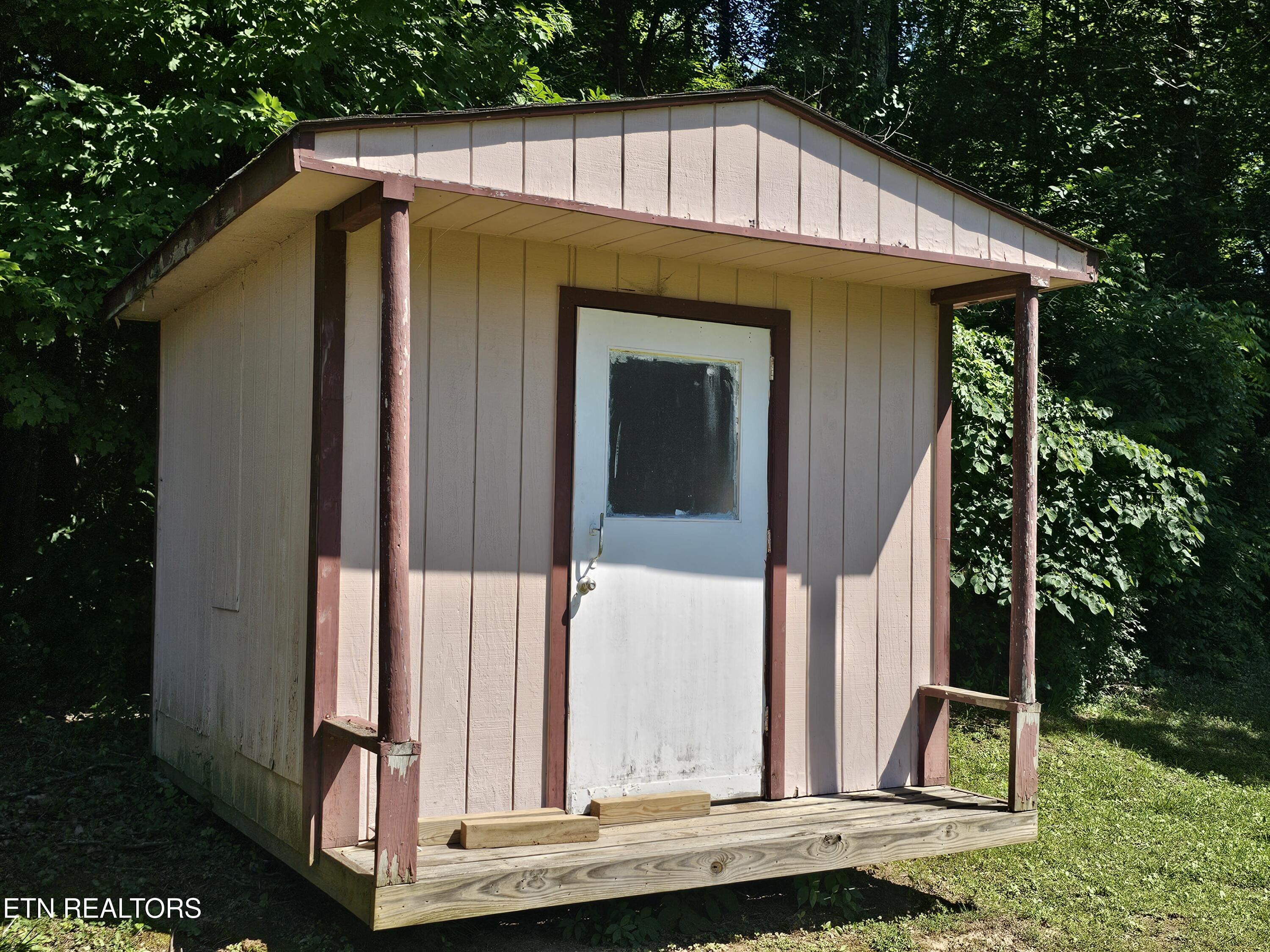 1341 Blockhouse Valley Road Clinton, TN 37716 - Photo 23 of 35 20260603_161803