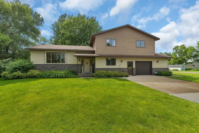 $399,900 | 17473 Fairway Circle, Cold Spring, MN 56320