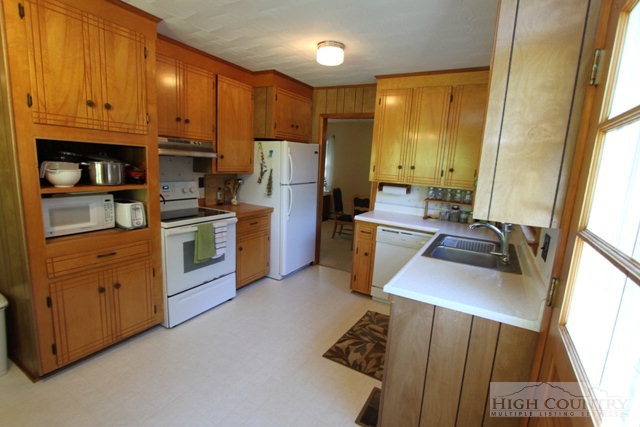 201 Locust Hill Road Boone, NC 28607 - Photo 3 of 27 Gallery Image 3