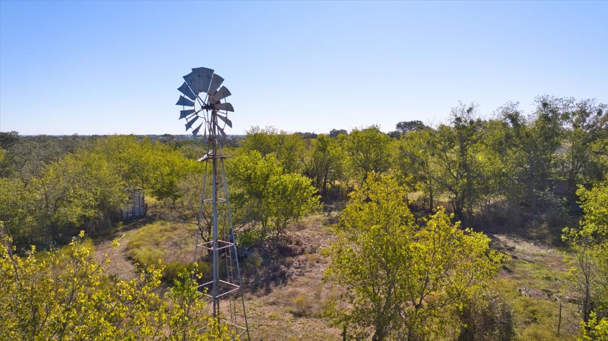 112 Loop 308 Briggs, TX 78608 - Photo 27 of 37