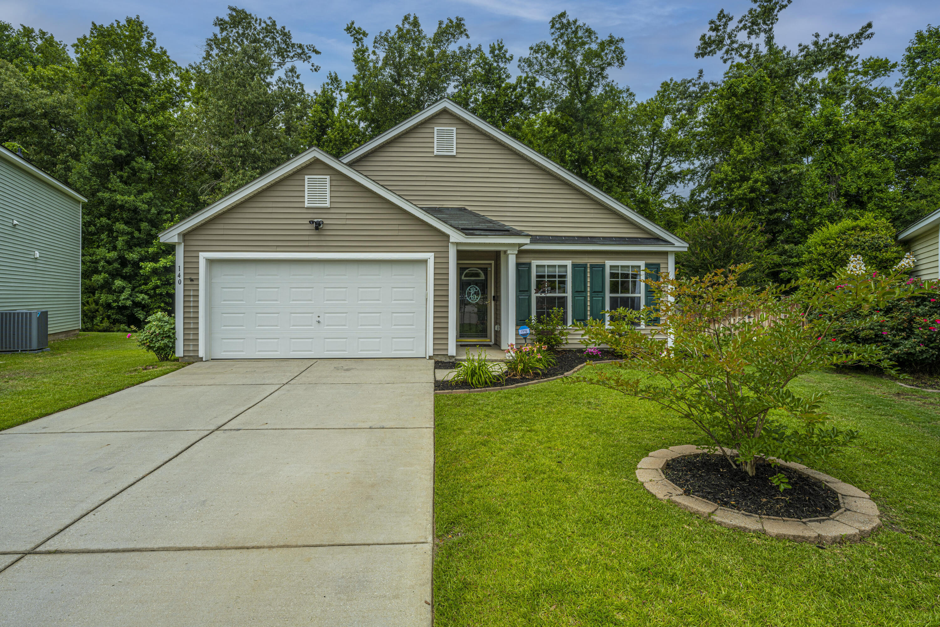 140 Avalon Road Summerville, SC 29483 - Photo 4 of 30 DSC_3168