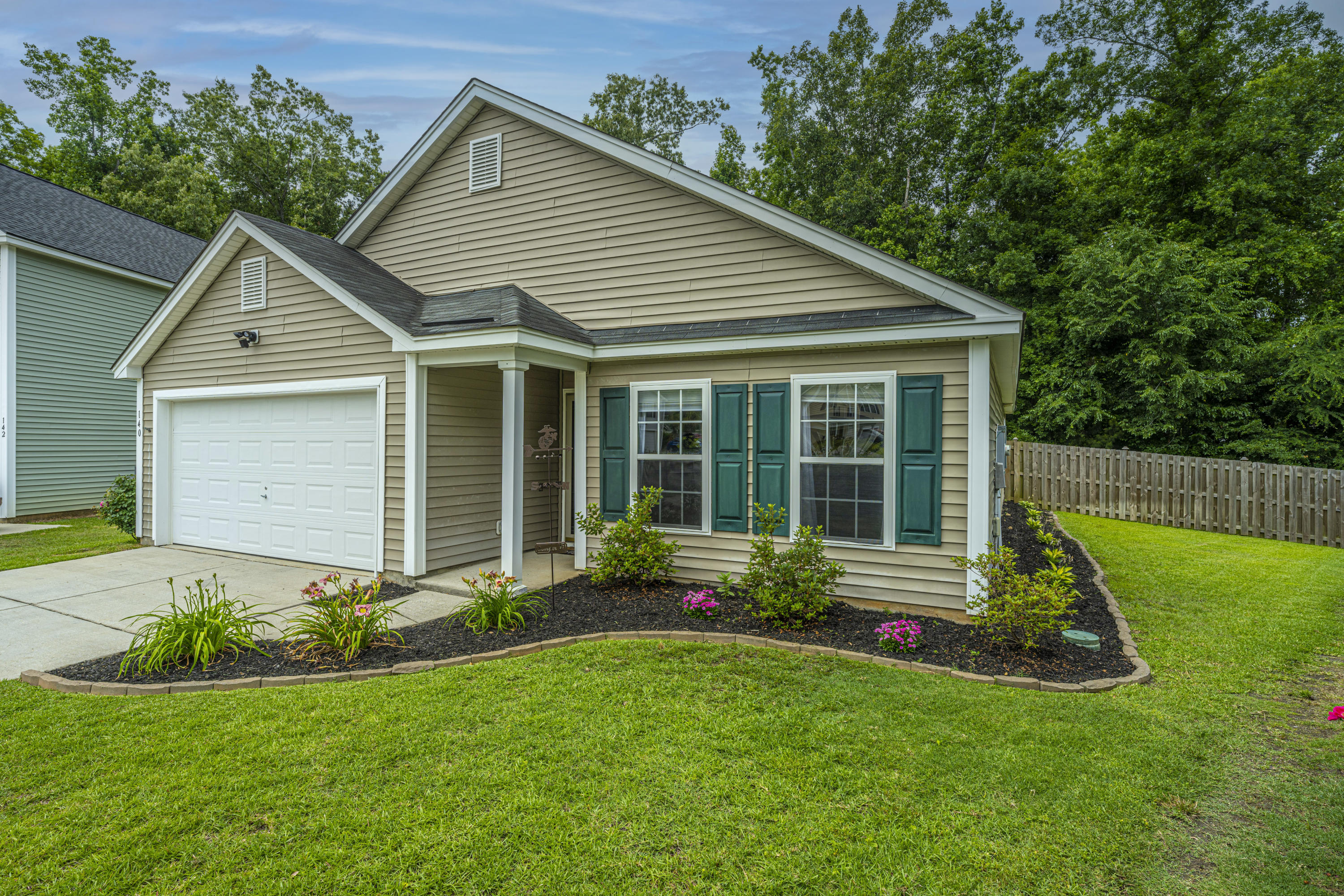 140 Avalon Road Summerville, SC 29483 - Photo 5 of 30 DSC_3172