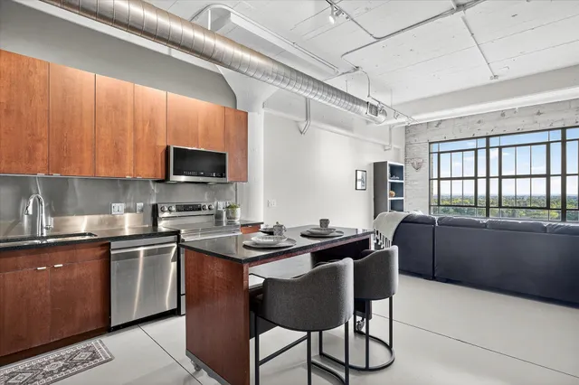 $179,000 | 2929 Chicago Avenue, Unit 1120, Minneapolis, MN 55407