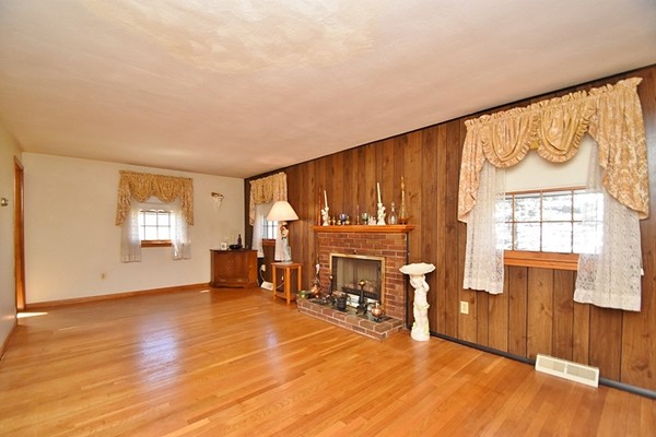 15 Hallowell Road Foxboro, MA 02035 - Photo 2 of 16 Gallery Image 2