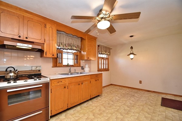 15 Hallowell Road Foxboro, MA 02035 - Photo 4 of 16 Gallery Image 4