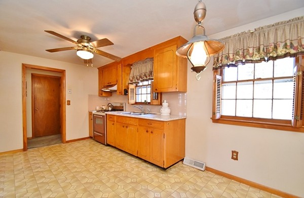 15 Hallowell Road Foxboro, MA 02035 - Photo 5 of 16 Gallery Image 5
