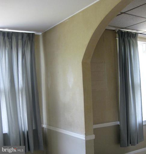 512 Back River Neck Road Essex, MD 21221 - Photo 6 of 28 Living Room Archway