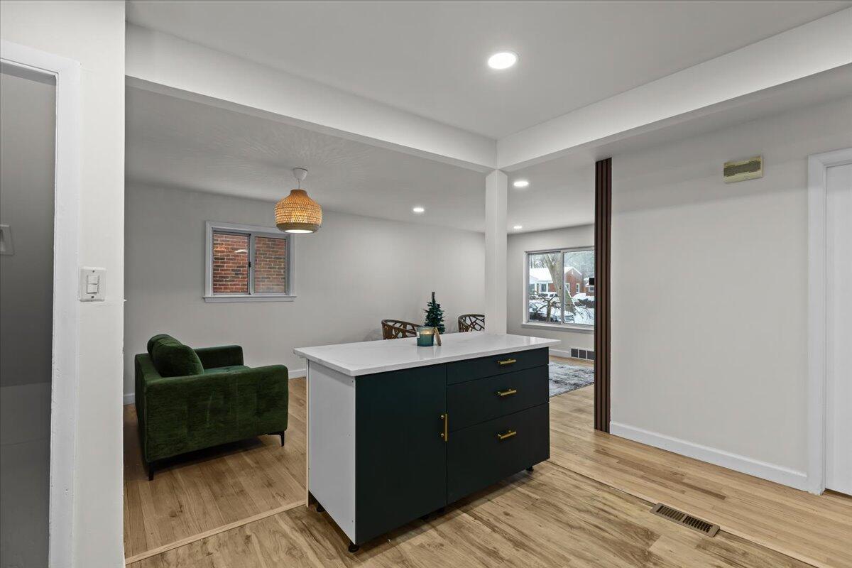 9010 Leverne Redford, MI 48239 - Photo 11 of 33 11-9010 Leverne