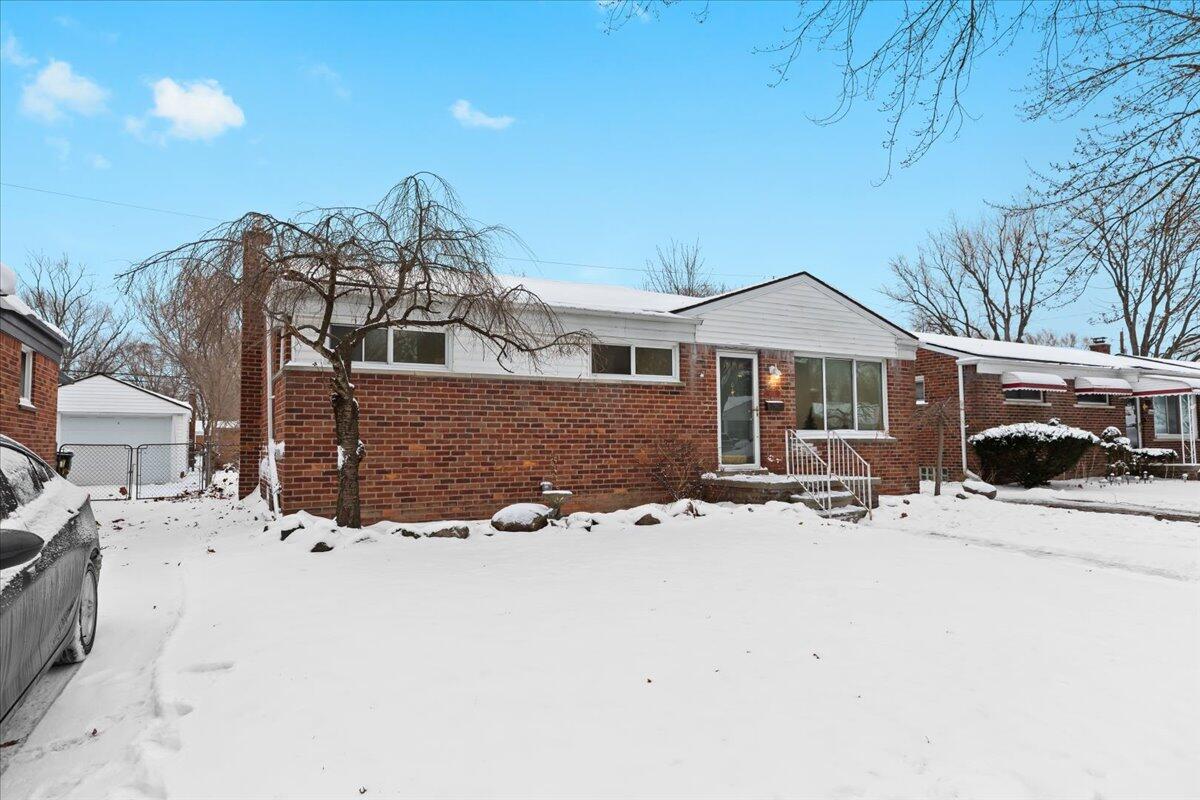 9010 Leverne Redford, MI 48239 - Photo 2 of 33 02-9010 Leverne