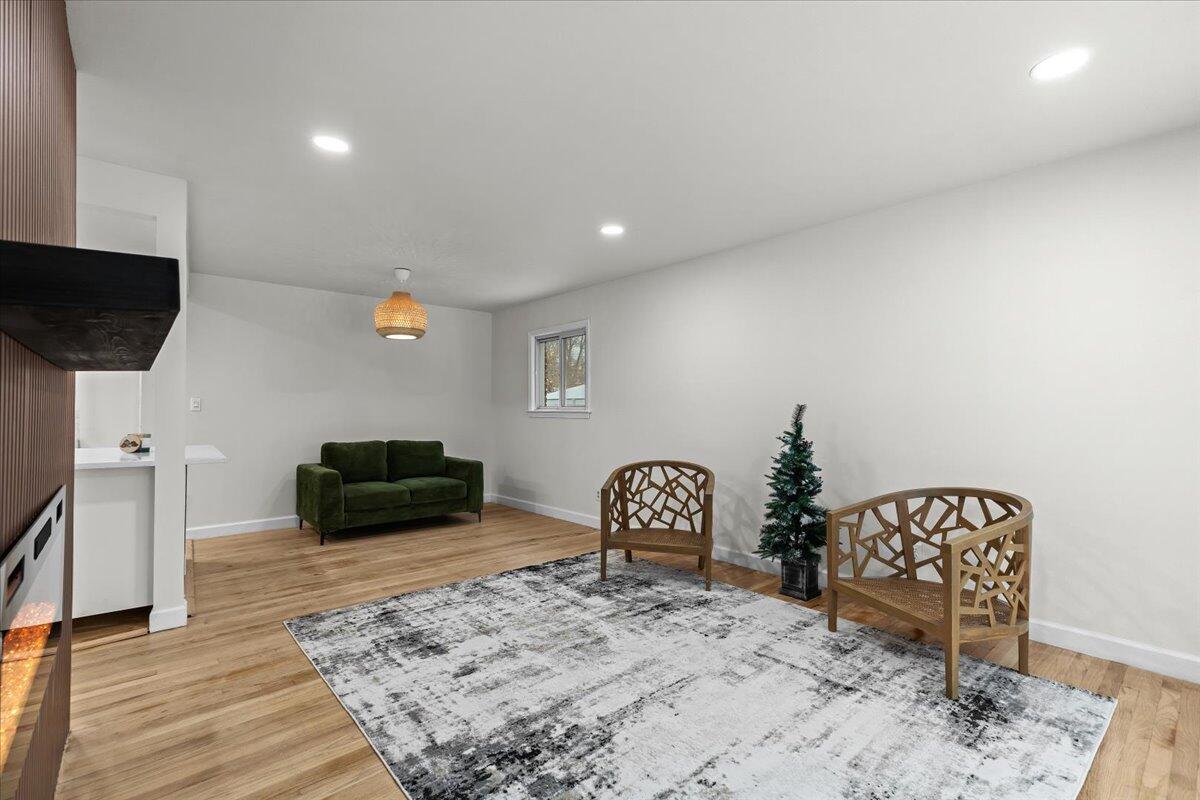 9010 Leverne Redford, MI 48239 - Photo 4 of 33 04-9010 Leverne